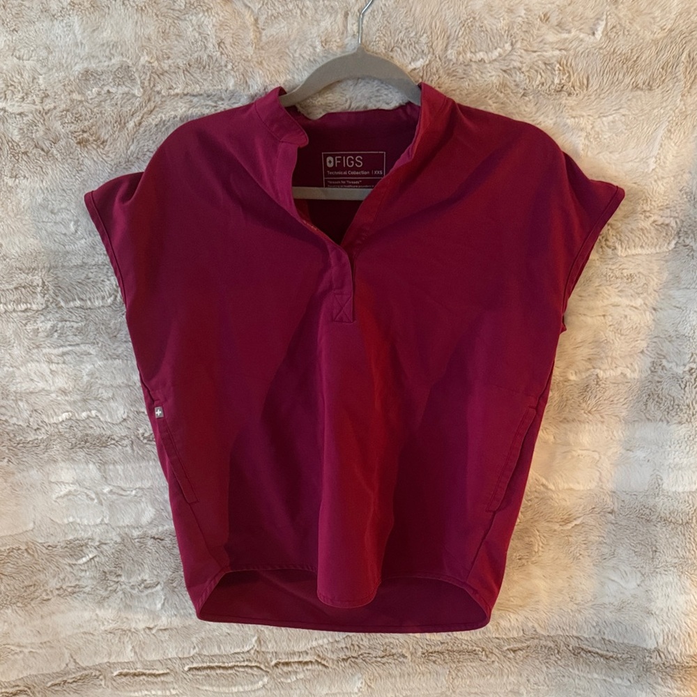 Figs Rafaela scrub top in Raspberry